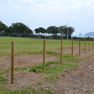 ロープ柵用穴付丸太杭(白木)