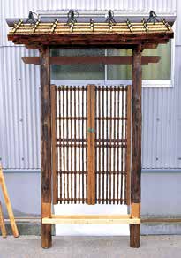 庭門 丸柱 観音開 扇格子