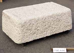 沓脱石 のみきり底面割肌 錆御影