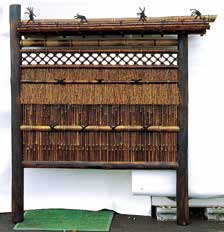 焼丸太屋根付袖垣Ⅱ型