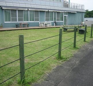 ロープ柵用穴付丸太杭(ACQ注入)